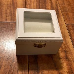 White ring box